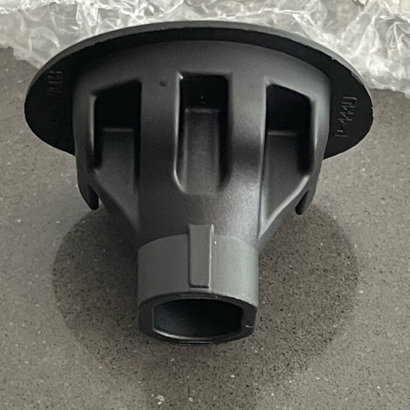 NWT LOCKING FUEL TANK CAP, CAR. Black. - Picture 3 of 6